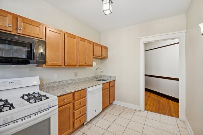 Building Photo - 5904 W Midway Park