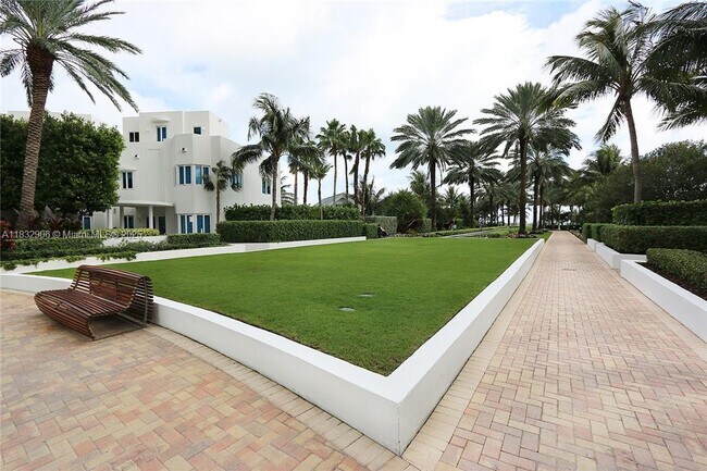 Building Photo - 100 South Pointe Dr