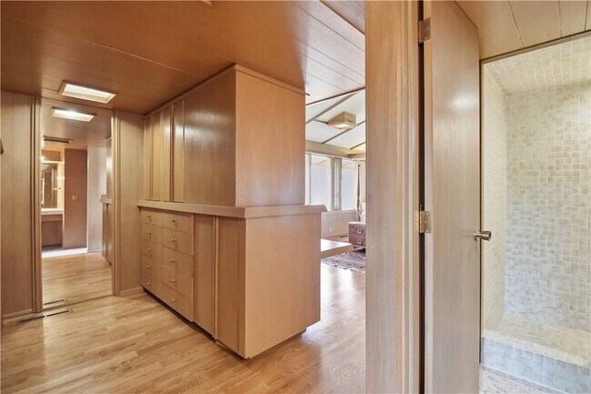 Building Photo - 951 Pembroke Rd