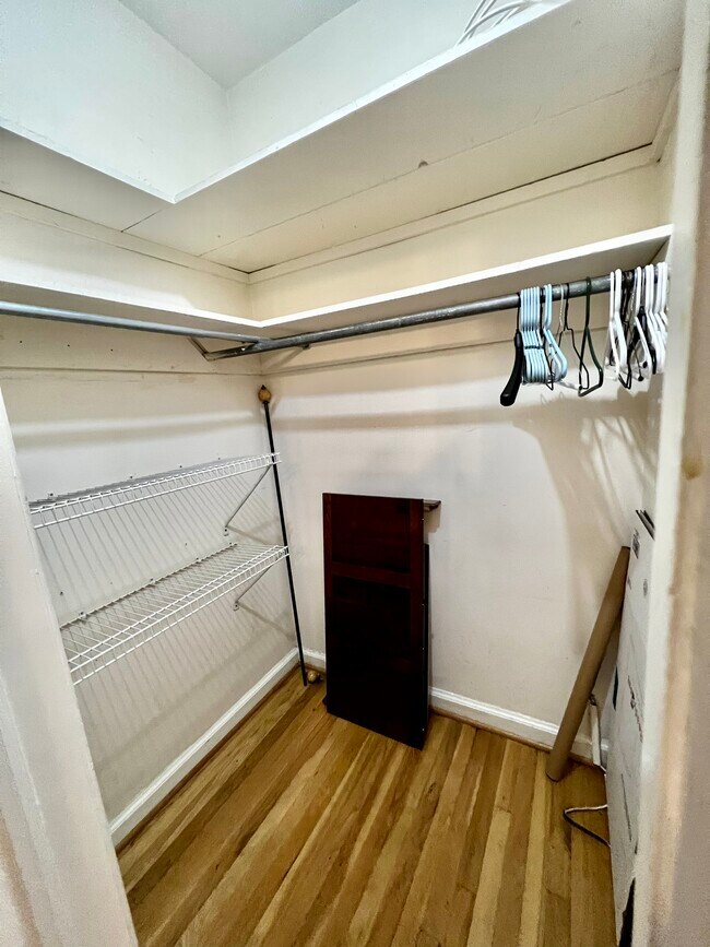 Walk-in closet - 430 Lindbergh Dr NE