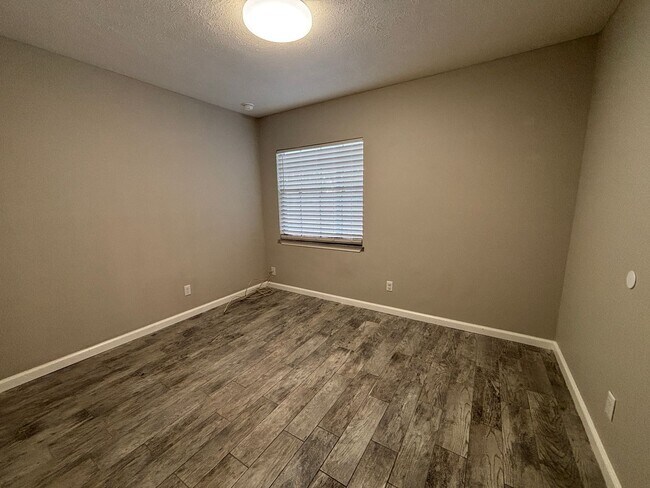 Building Photo - 1404 Clay Ave
