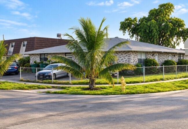 Building Photo - 5845 NW 19th St