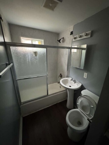 Building Photo - 201 Chandler Dr