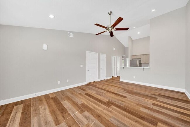 Building Photo - Hillrise III - 2 BR/1.5 Bath One Level with Attached Garage