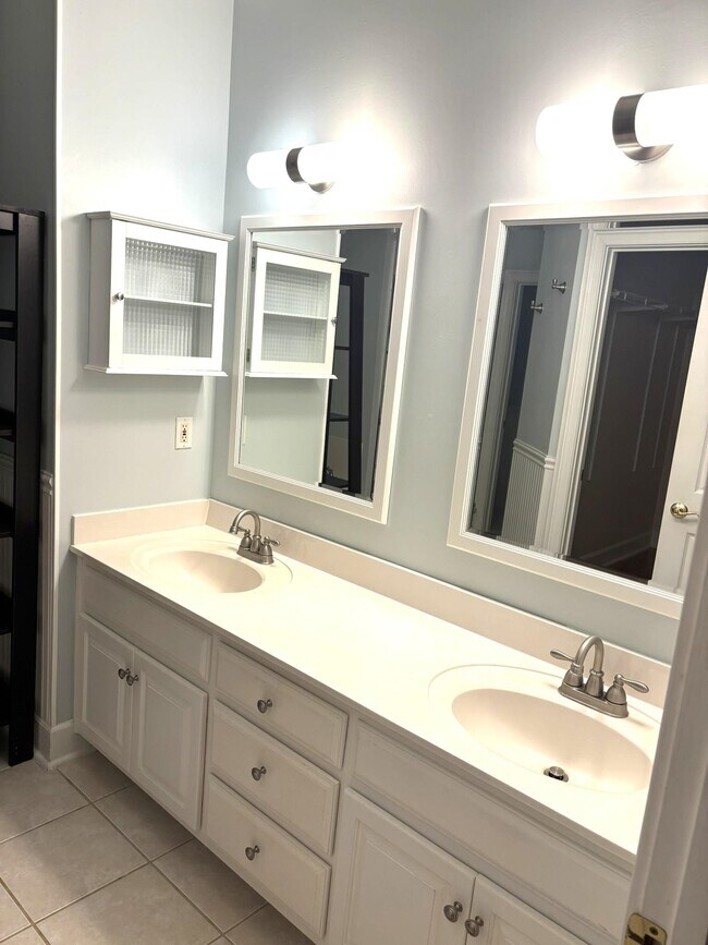 Building Photo - 8970 Eagles Ridge Dr