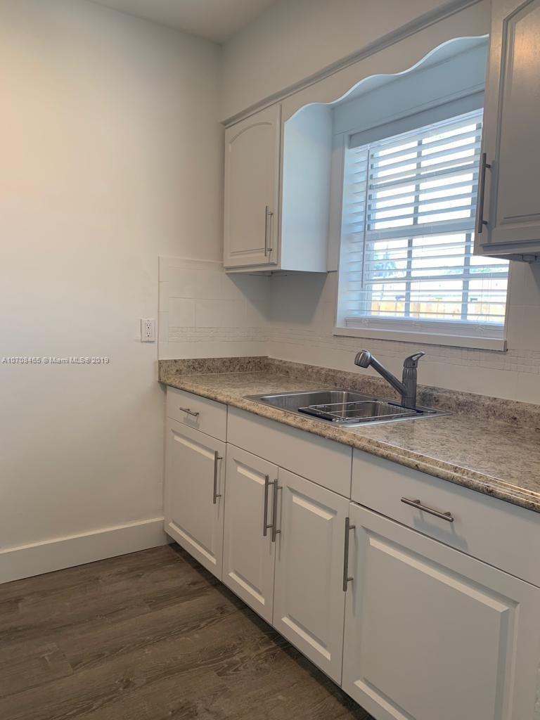 Building Photo - 12108 NE 5th Ave