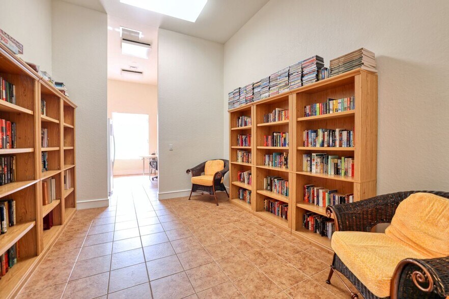 Building Photo - 8294 Key Royal Cir