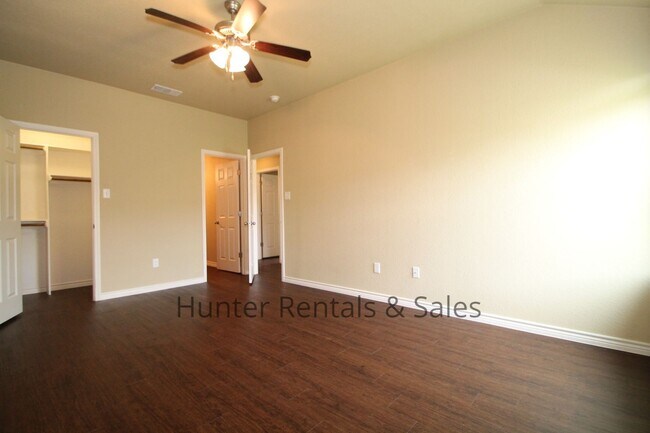 Building Photo - Airport and Texas A&M Central Texas Nearby!