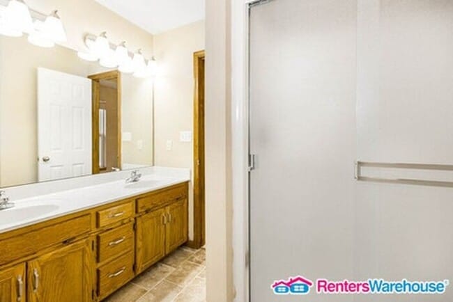 Building Photo - Beautiful 3 bed, 2.5 baths in Kearney. Ava...