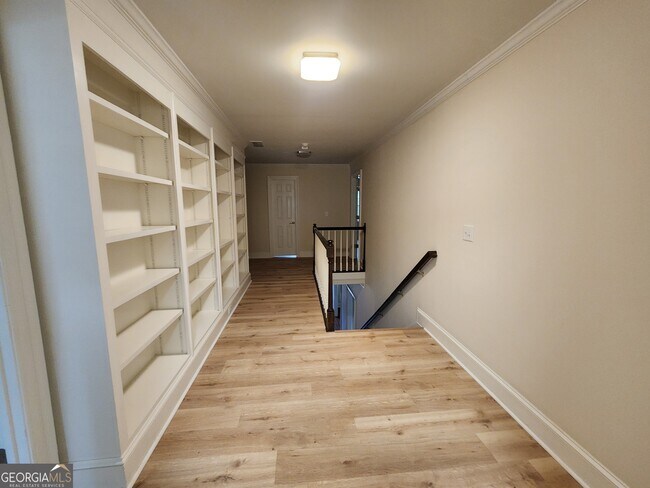 Building Photo - 270 S Shore Dr