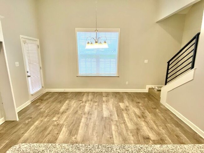 Building Photo - Now Leasing a 5 Bedroom 3 Bath Home in Byh...