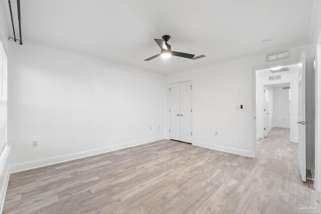 Building Photo - 707 Majestic Dr