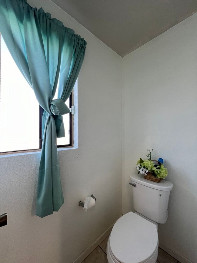 Building Photo - 3 Bedroom 2 Bathroom House with Swimming P...