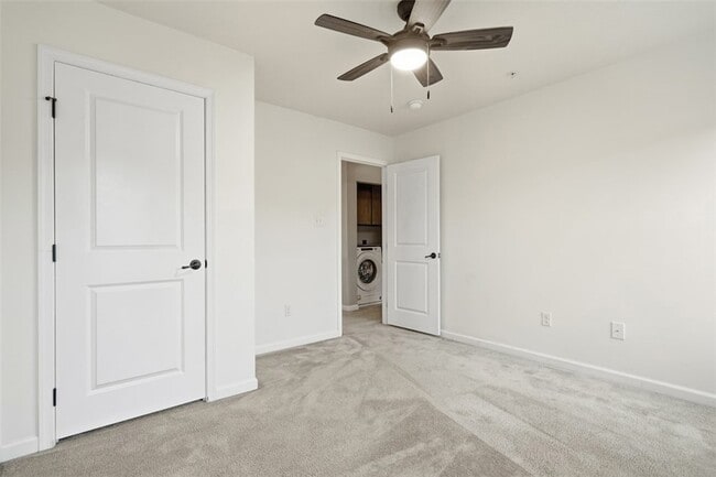 Building Photo - 1204 Pointe View Dr