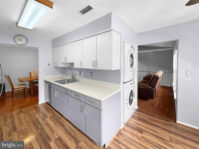 Building Photo - 13247 Meander Cove Dr