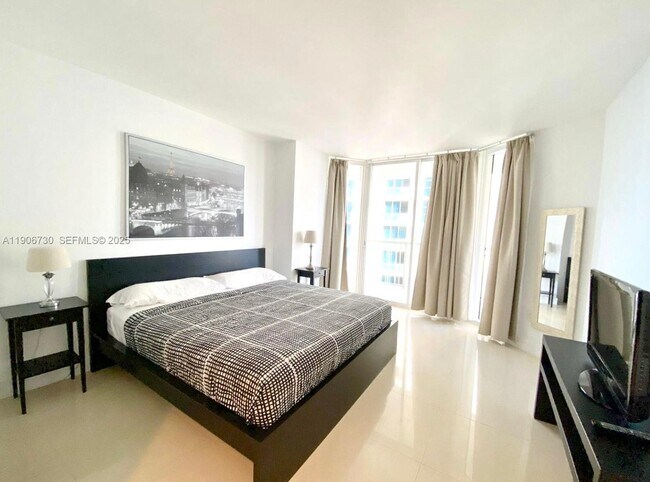 Building Photo - 17375 Collins Ave