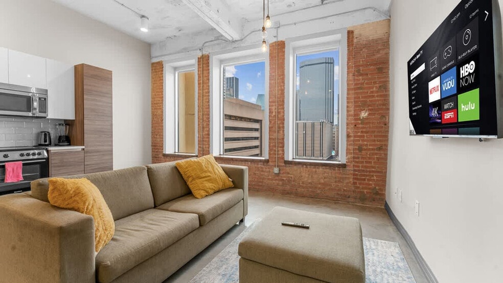 Building Photo - 500 S Ervay St