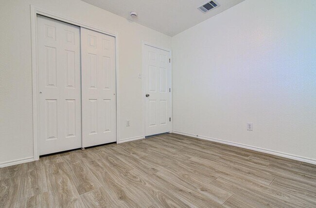 Building Photo - 205 Mood Lake Dr