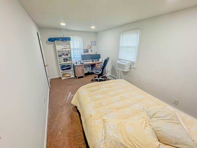 Building Photo - 70 Wynola Ave