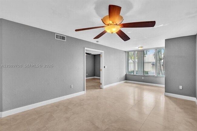 Building Photo - 2820 N Oakland Forest Dr