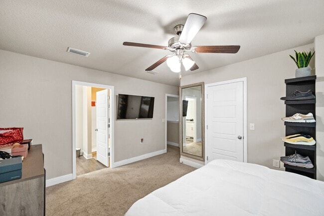 Building Photo - NEW LOW PRICE!!