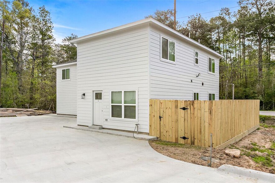 Building Photo - 28402 Champion Oaks Dr