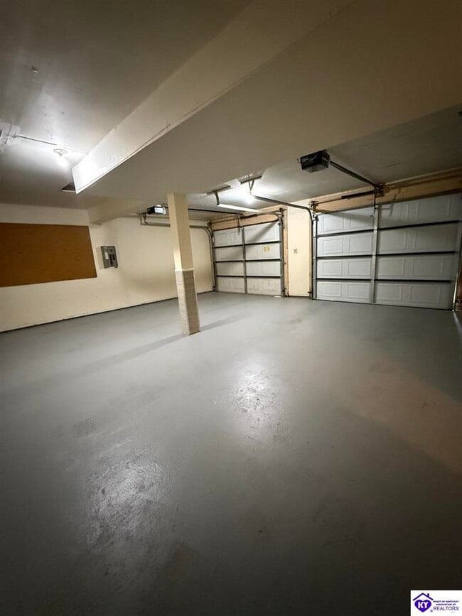 Building Photo - 105 Candy Ct