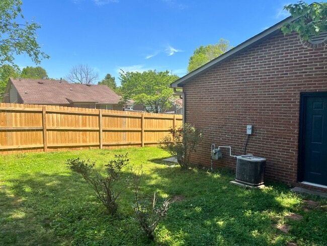 Building Photo - Cute 2 Bed/1.5Bath Home in the Heart of We...
