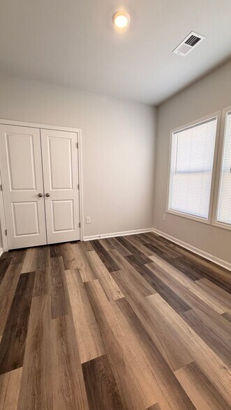 Building Photo - 1456 Donhill Dr