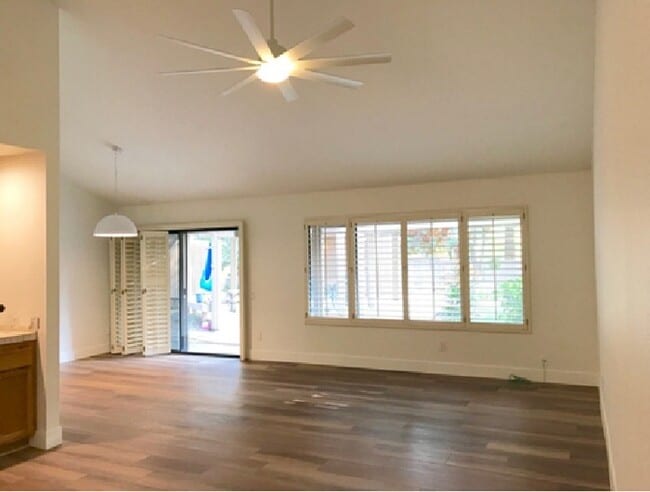 Building Photo - Beautiful 3BD/2BA Home with Landscaped Oas...