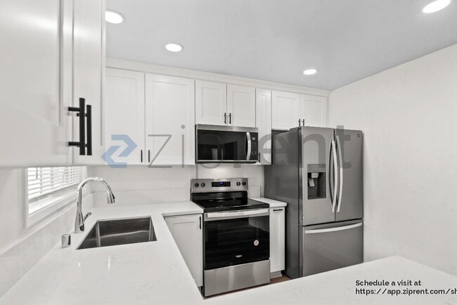 Building Photo - 451 Helen Ave