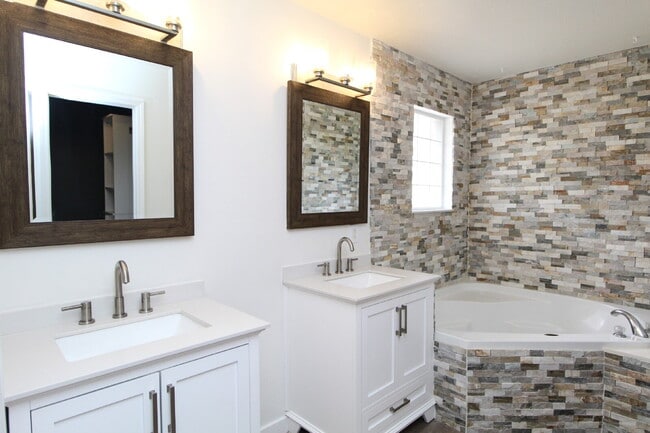 Building Photo - Stunning West Pensacola Home on Nearly an ...