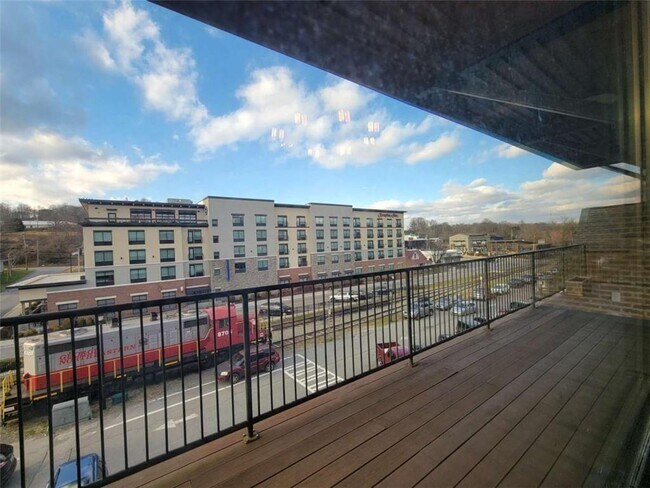 Building Photo - 550 E Main St