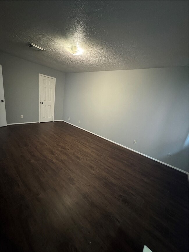 Building Photo - 10032 Neuens Rd