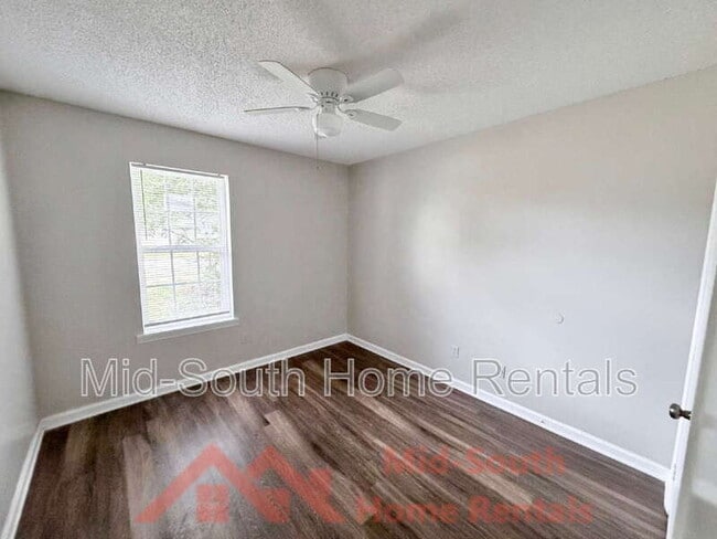 Building Photo - 3829 Walsingham Dr
