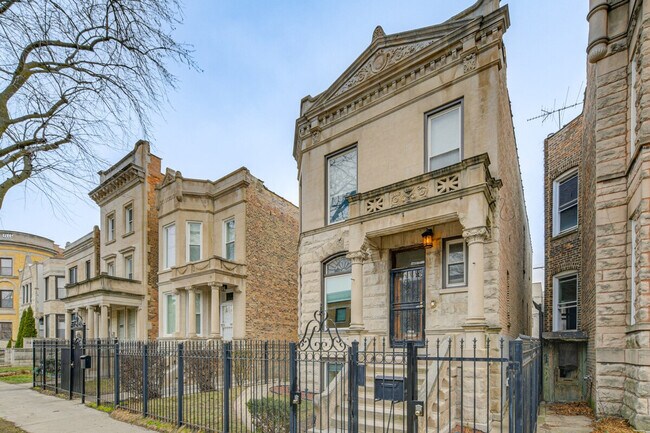 Building Photo - 4829 S Forrestville Ave