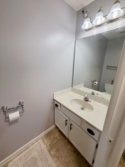 Building Photo - 14546 Cobalt Ave