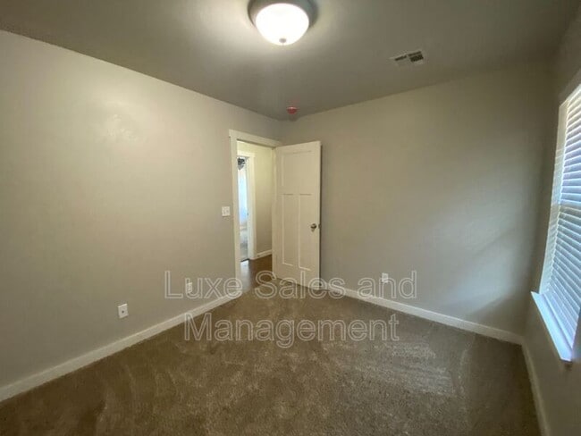 Building Photo - 737 SW 13th St