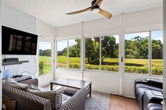 Building Photo - 3151 S Palm Aire Dr