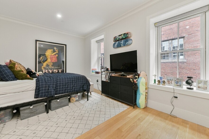 Building Photo - 70 Clarendon St