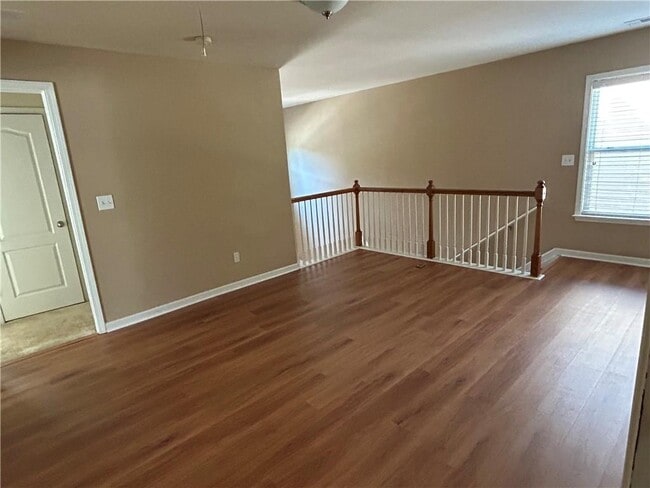 Building Photo - 130 Creekwood Tr