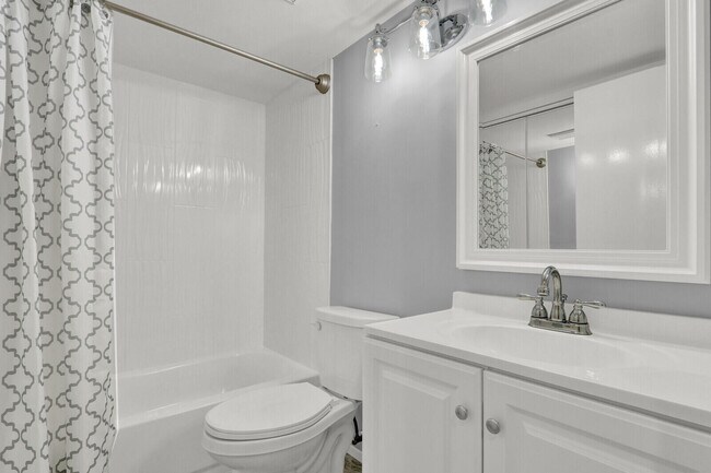 Building Photo - 2516 SE Anchorage Cove