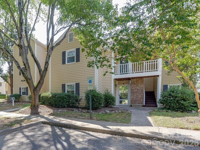 Building Photo - 766 Marsh Rd