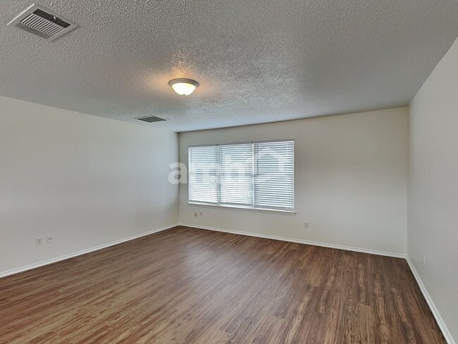 Building Photo - 1801 Wolf Creek Dr