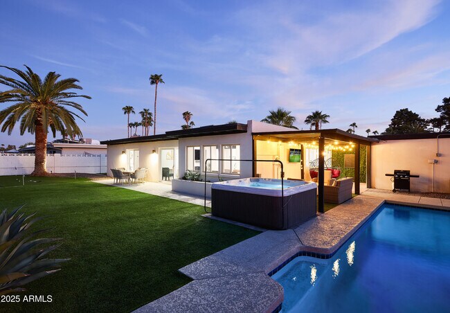 Building Photo - 6612 E Presidio Rd