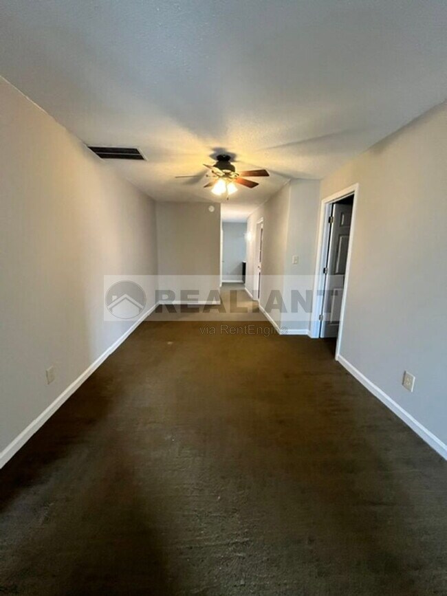 Building Photo - 405 N Lexington Ave