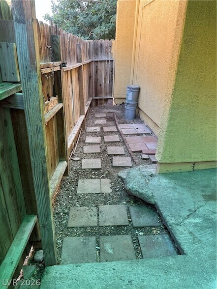 Building Photo - 1390 Hialeah Dr