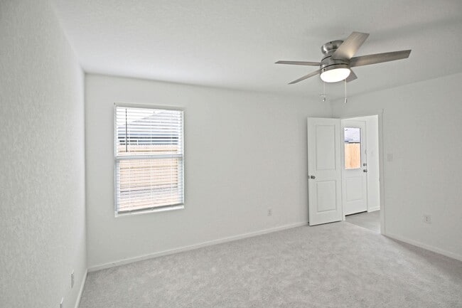 Building Photo - 2412 Shady Grv