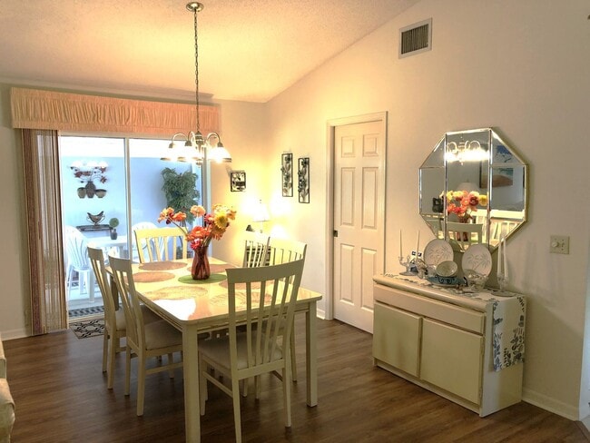 Building Photo - NEWLY LISTED 2BD/2BA/2CG Villa