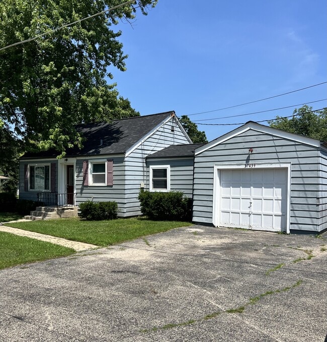 Primary Photo - 37439 N Lake Shore Dr